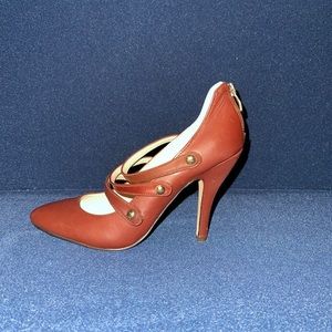 VINCE CAMUTO Jamily Leather Mary Jane Style Pumps